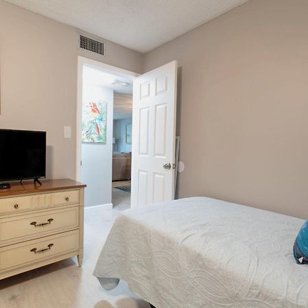 2 Bed 2 Bath Centrally Located On Siesta Key Sarasota megye Kültér fotó