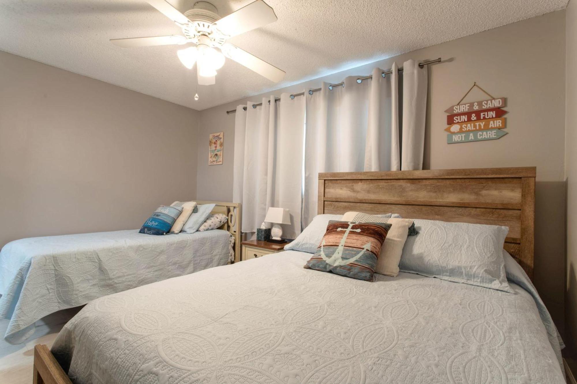 2 Bed 2 Bath Centrally Located On Siesta Key Sarasota megye Kültér fotó