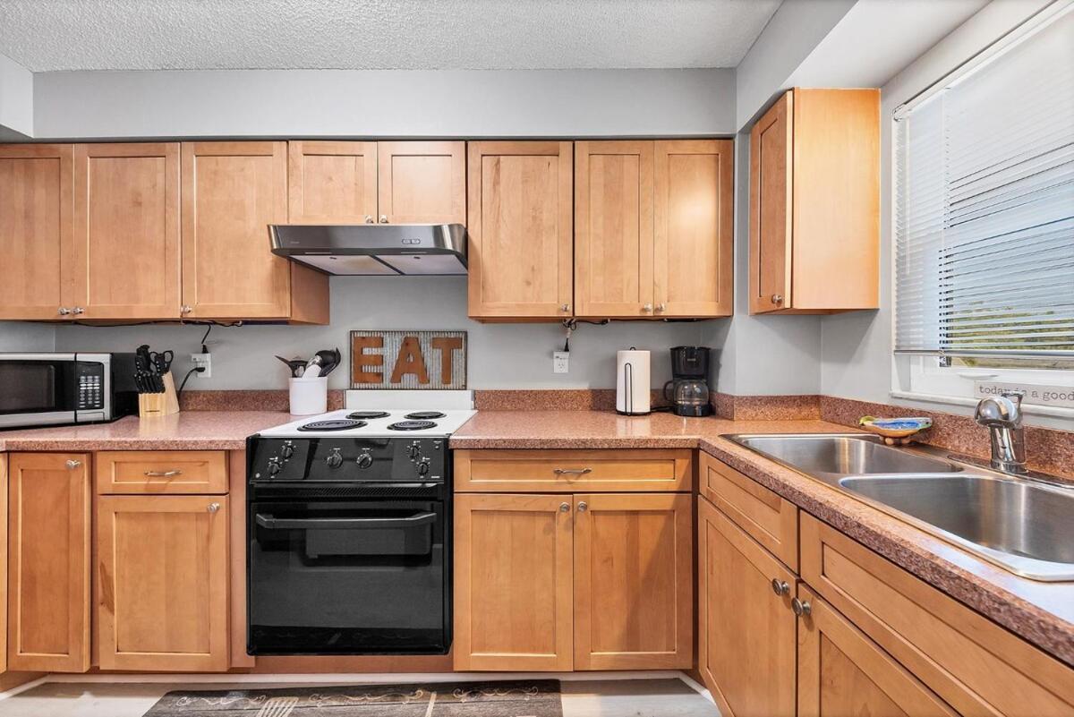 2 Bed 2 Bath Centrally Located On Siesta Key Sarasota megye Kültér fotó