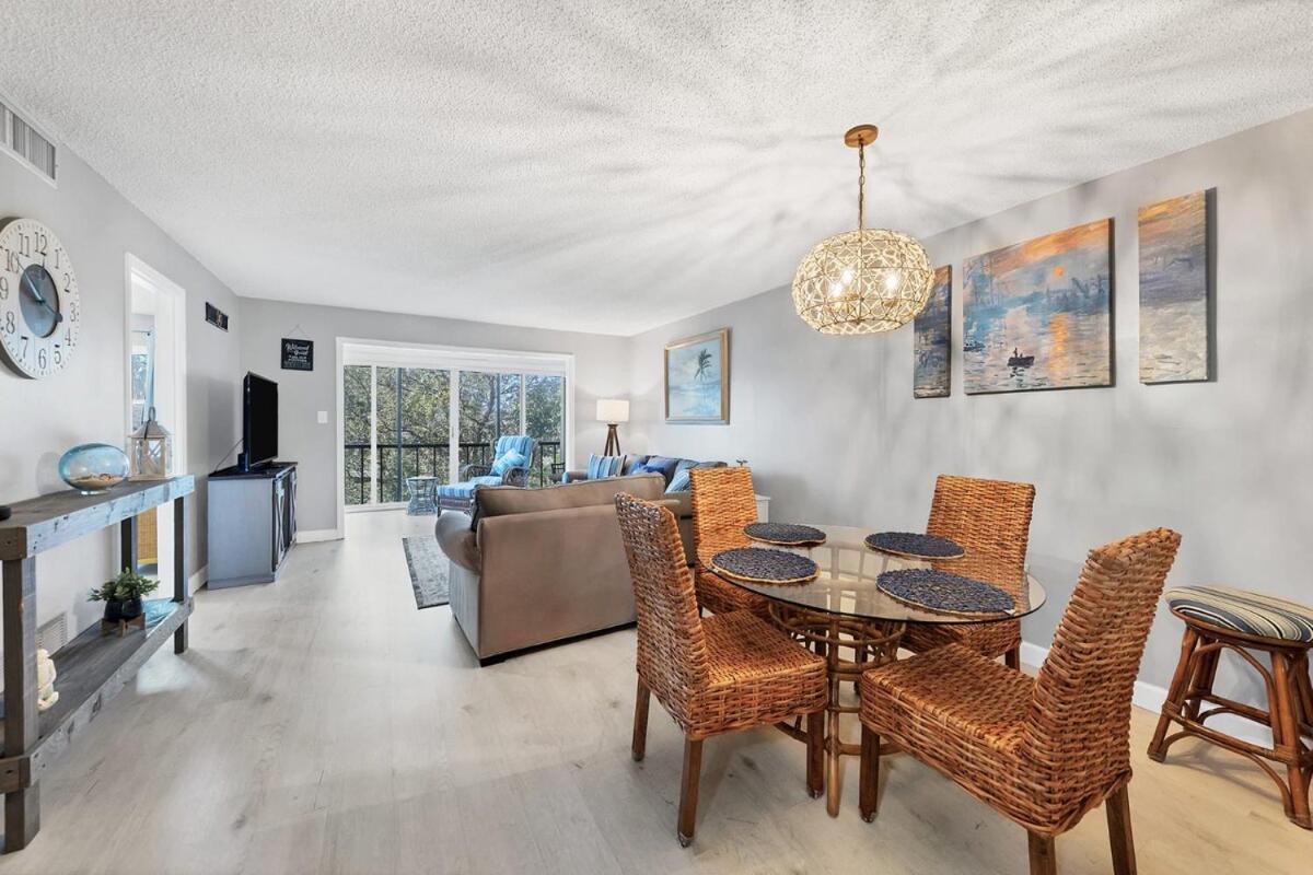 2 Bed 2 Bath Centrally Located On Siesta Key Sarasota megye Kültér fotó