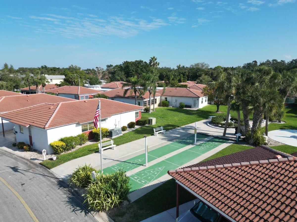 2 Bed 2 Bath Centrally Located On Siesta Key Sarasota megye Kültér fotó